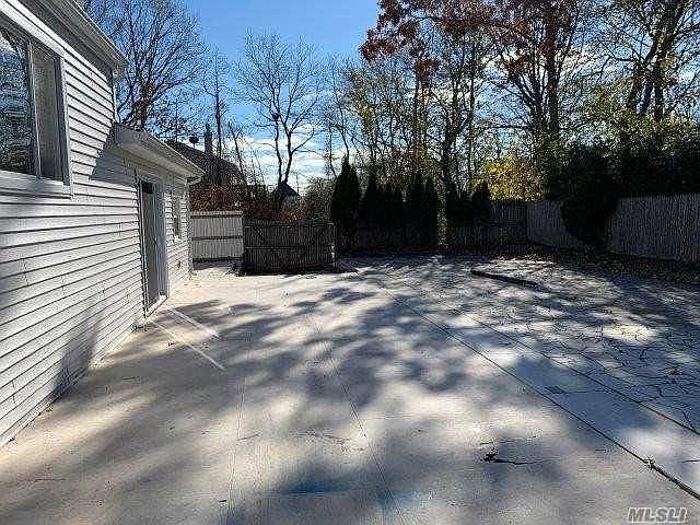 2nd image of 142 Tree Ave