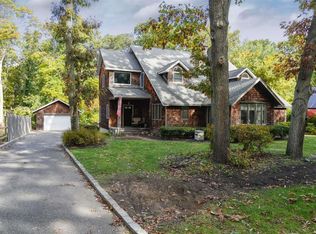 5 Hillside Rd, Stony Brook, NY 11790