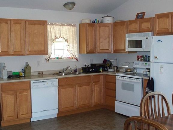 2nd image of 29 Ethel Ave Unit 4