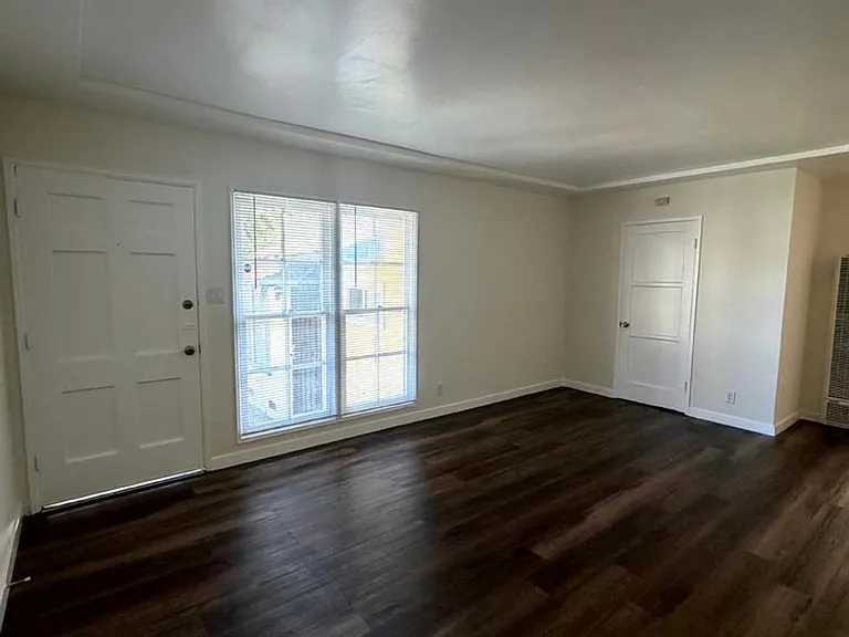 5113 W 20th St — Photo 3