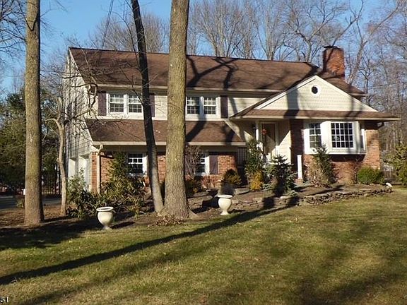 2nd image of 51 Pitcairn Dr