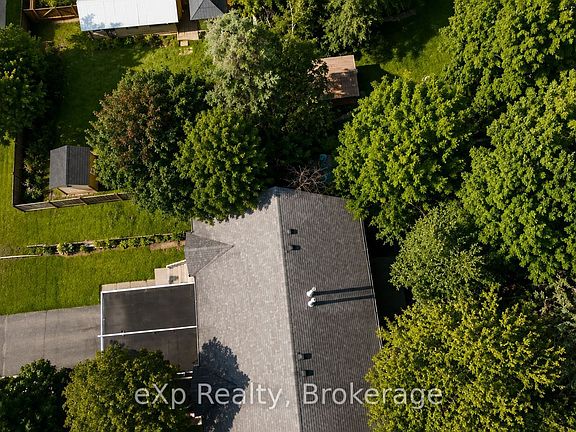 4th image of 560 John St S
