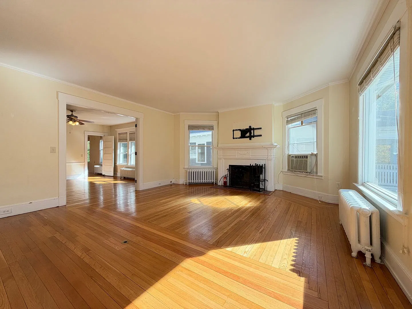Spacious 2-Bedroom, 2-Bath in East Rock Newly Renovated! — Photo 2