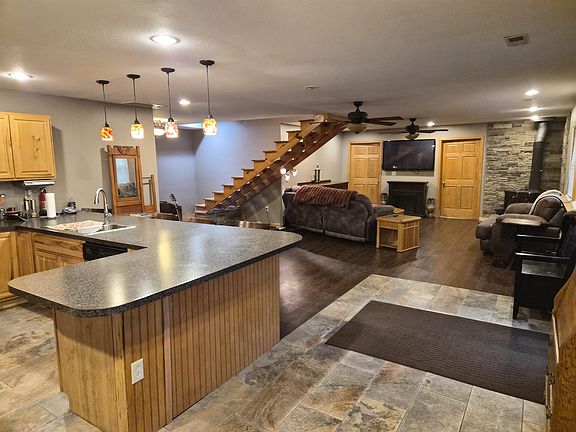 5th image of 729 N 2650th Ave