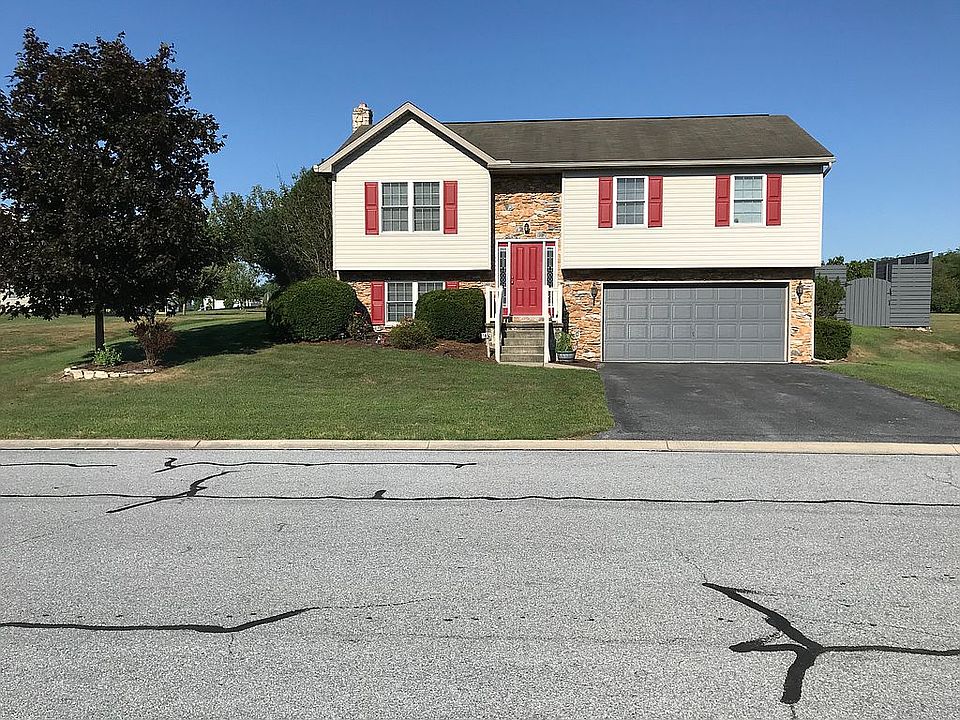 1st image of 219 Rose Ln
