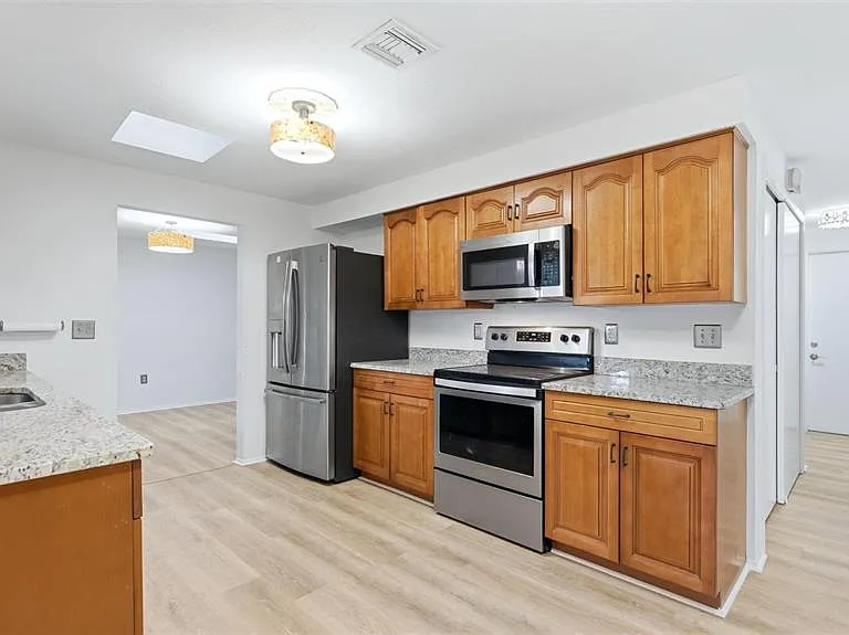1329 Nantucket Rd — Photo 13