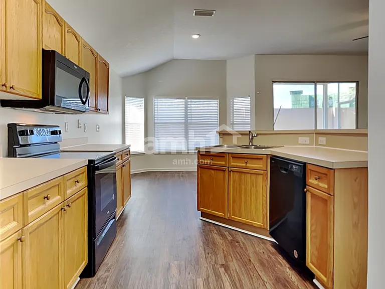 716 Sid Dr — Photo 4