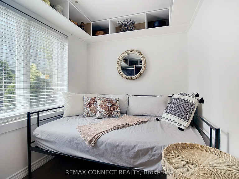 565 Shuter St — Photo 3