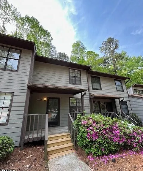 4247 The Oaks Dr — Photo 1