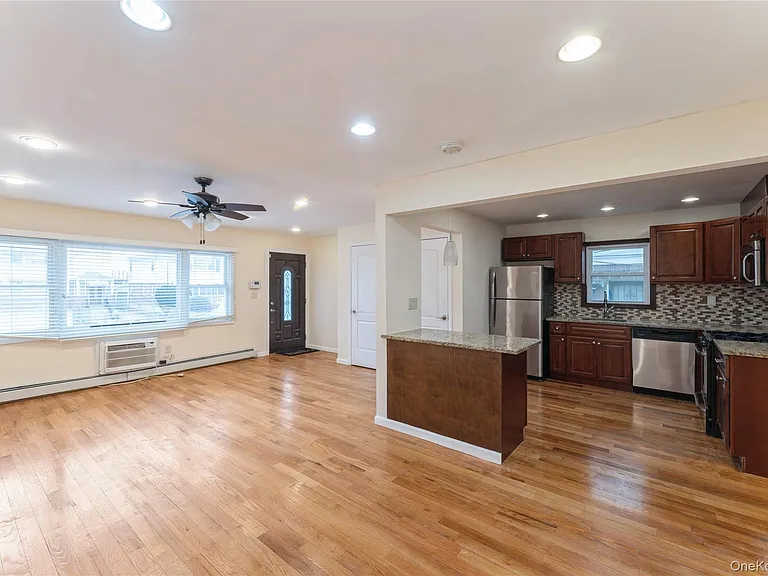 22820 Edgewood Ave #A — Photo 2
