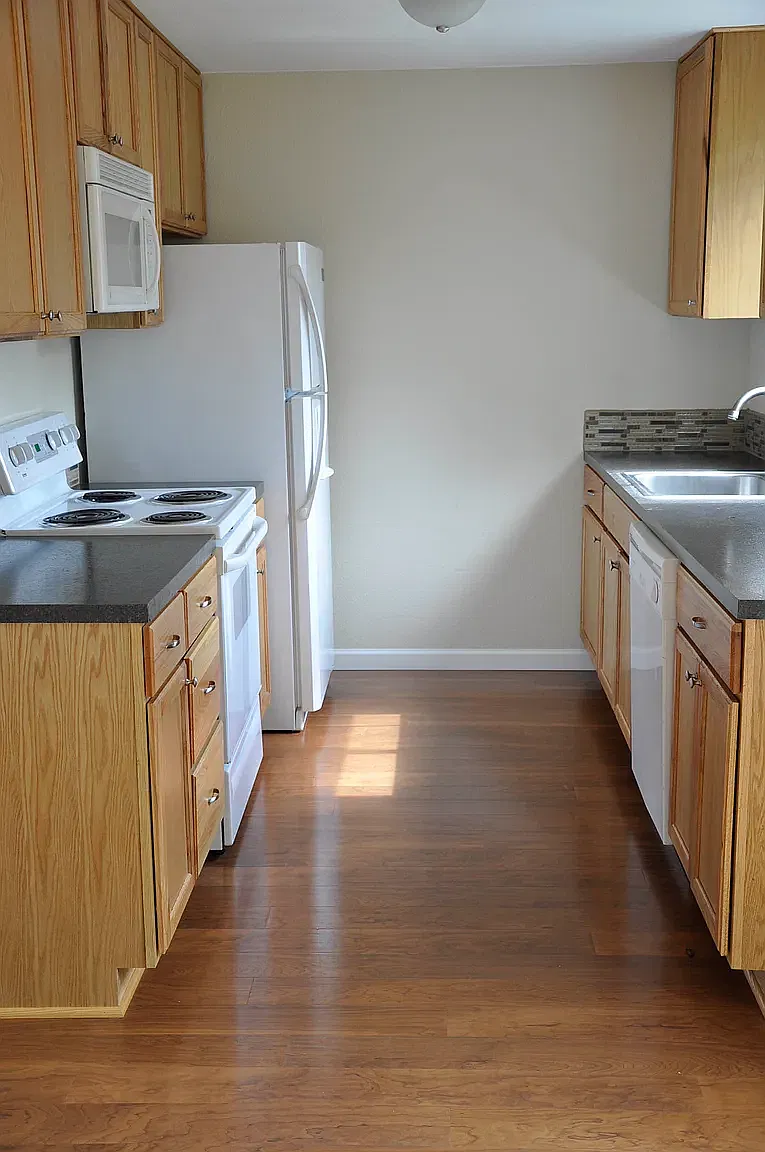 3 bed, 1250 sqft, $1,995 — Photo 3