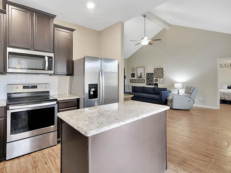 3004 Parker Rd — Photo 4