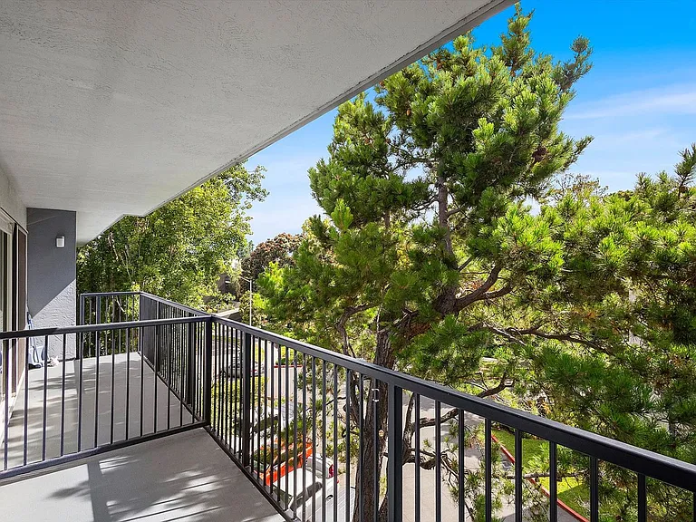 960 Shorepoint Ct #306 — Photo 18