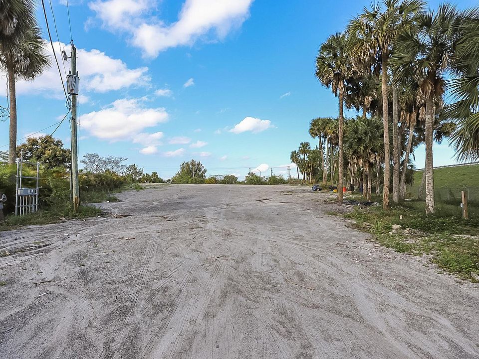 2nd image of 7601 Ellen Ln
