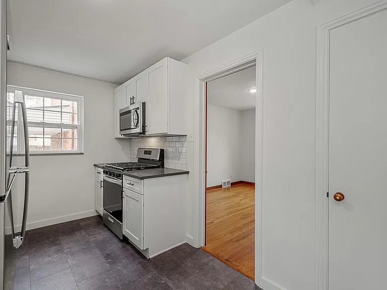 2445 Valera Ave — Photo 8