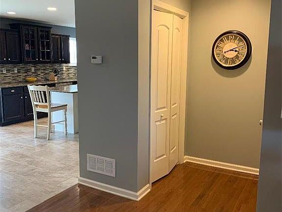 5th image of 907 Graystone Cir