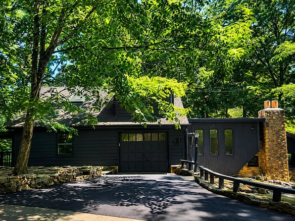 3 Topping Ln, Norwalk, CT 06854