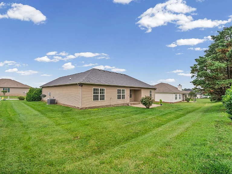 212 Westminster Pl — Photo 32