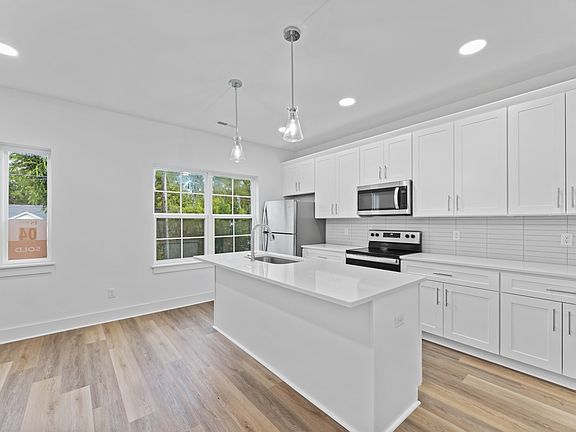 5th image of 700 N Dupont Ave #216-lot 70