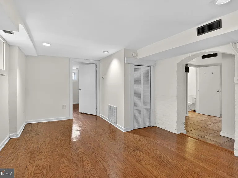 3512 Lancaster Ave #1W — Photo 16