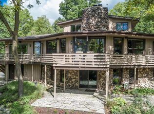 W290N3070 Hillcrest Dr, Pewaukee, WI 53072