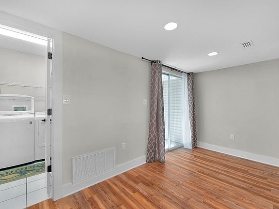 3rd image of 65 Chatelaine Cir SE #1