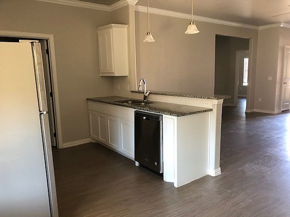 5th image of 810 Darter Ct