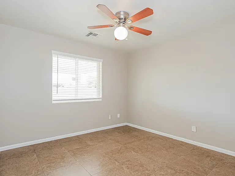 7518 W Whitton Ave — Photo 4