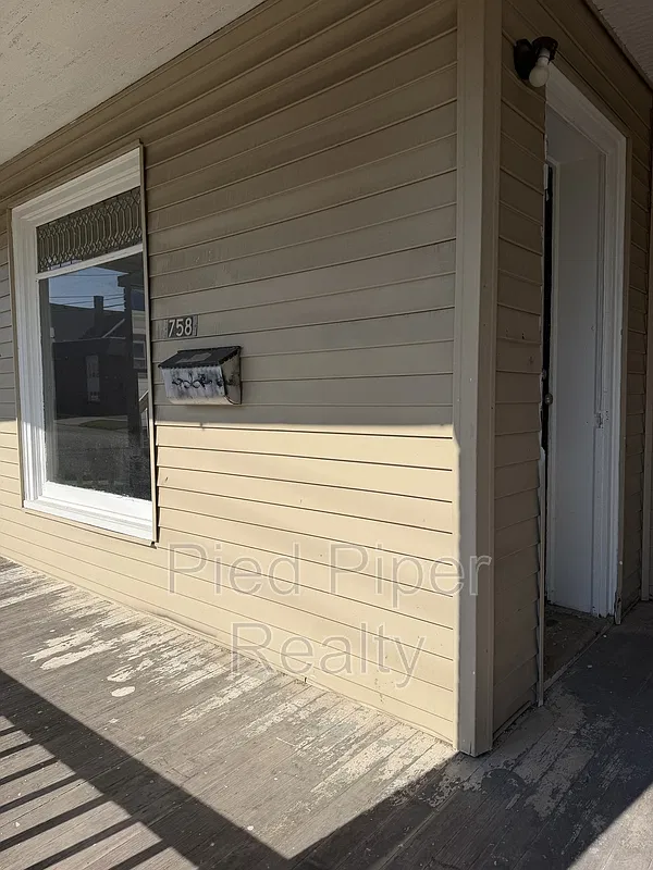 1 bed, 1.0 bath, 746 sqft, $700 — Photo 2
