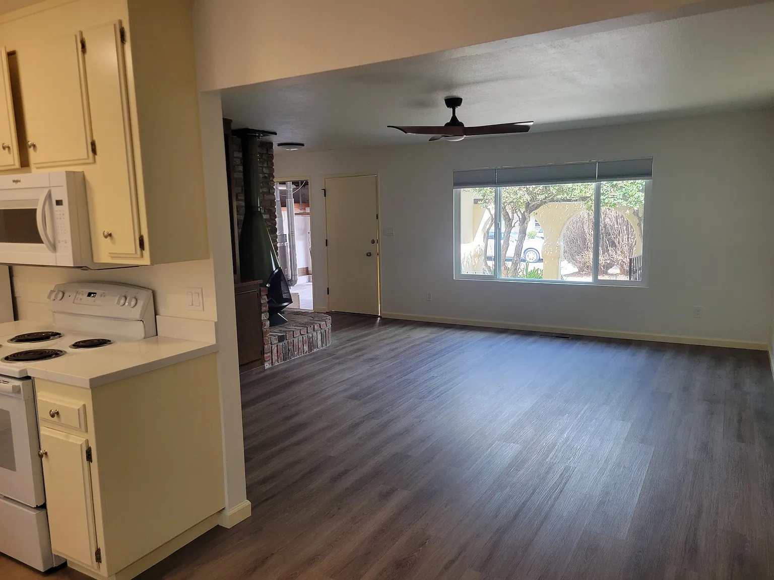 2 bed, 1000 sqft, $2,950 — Photo 2