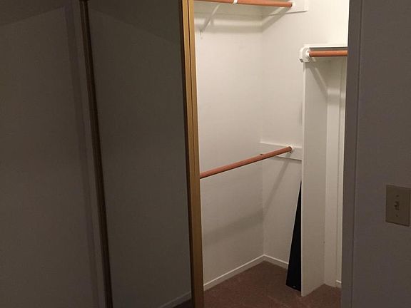 Walk-in-closet