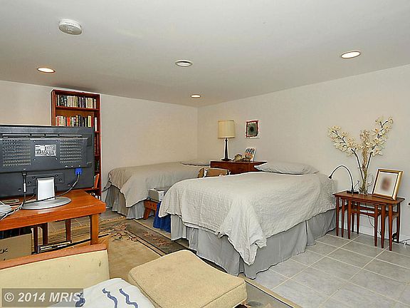 5th image of 2422 N Ohio St