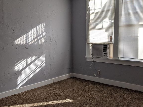 Front Bedroom-can fit queen bed