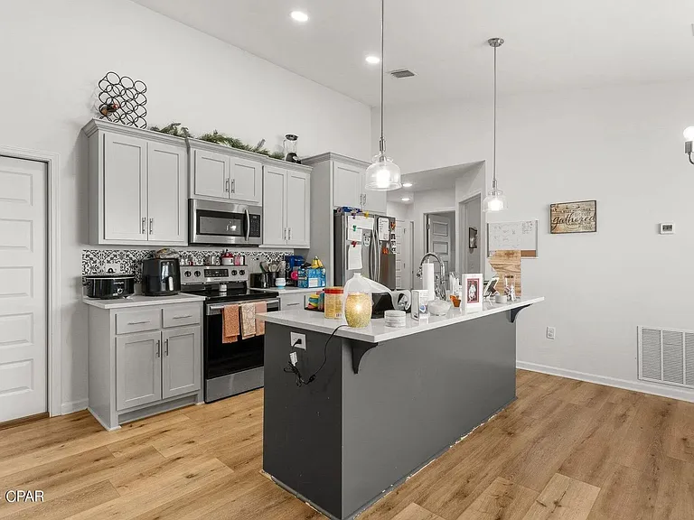 411 Raven Ln — Photo 4
