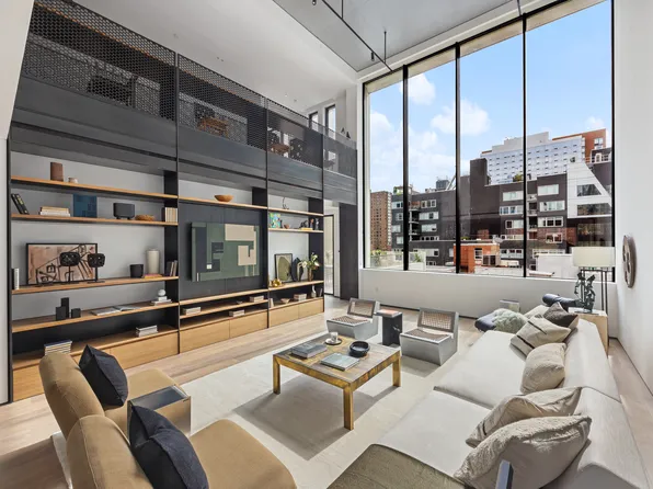 455 West 19th Street image 3 of 25