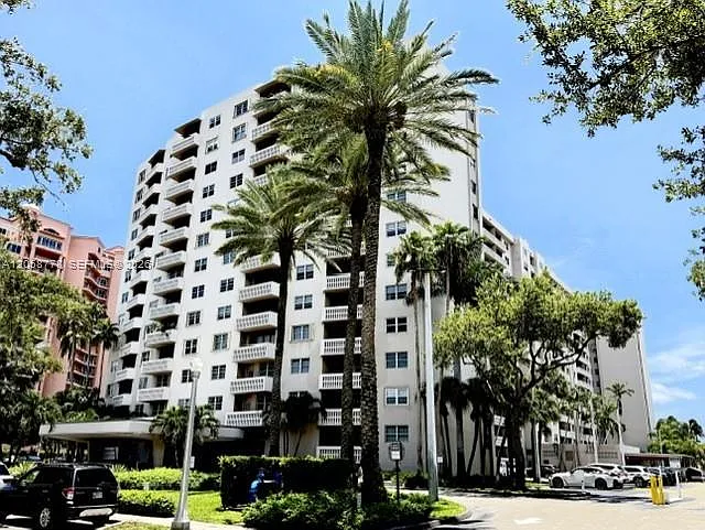 90 Edgewater Dr #515