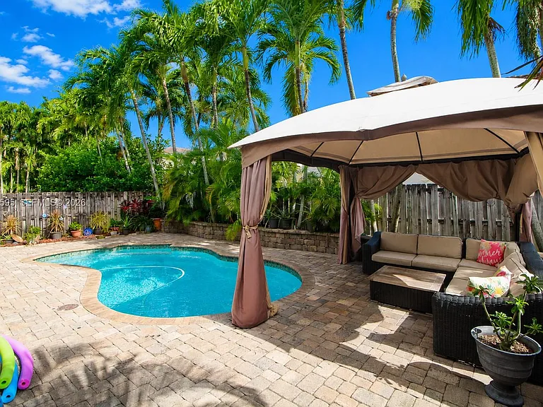 13989 SW 155th Ter — Photo 39