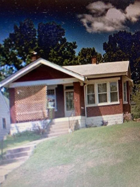 57 Crowell Ave photo 1