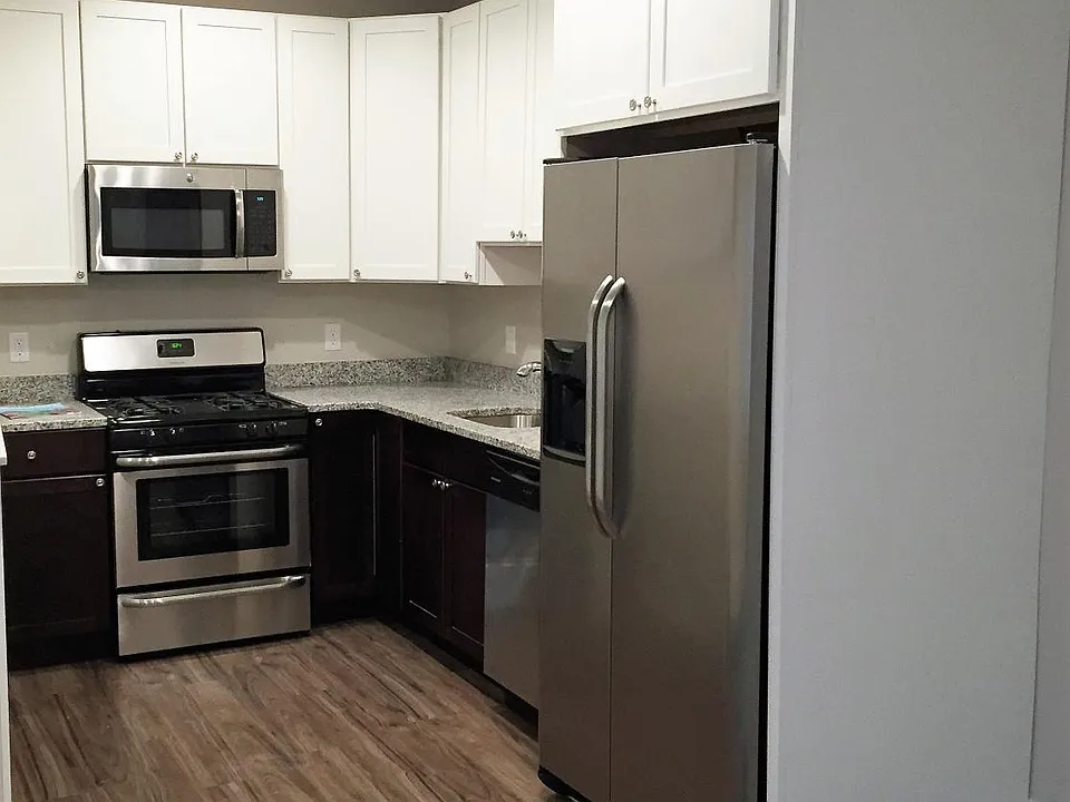 126 Walnut St #2B