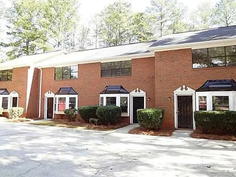 1888 Patterson Cir — Photo 2