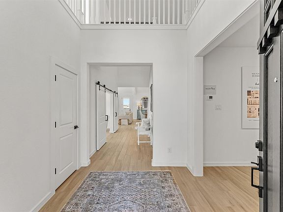 5th image of 2818 Duchess Dr