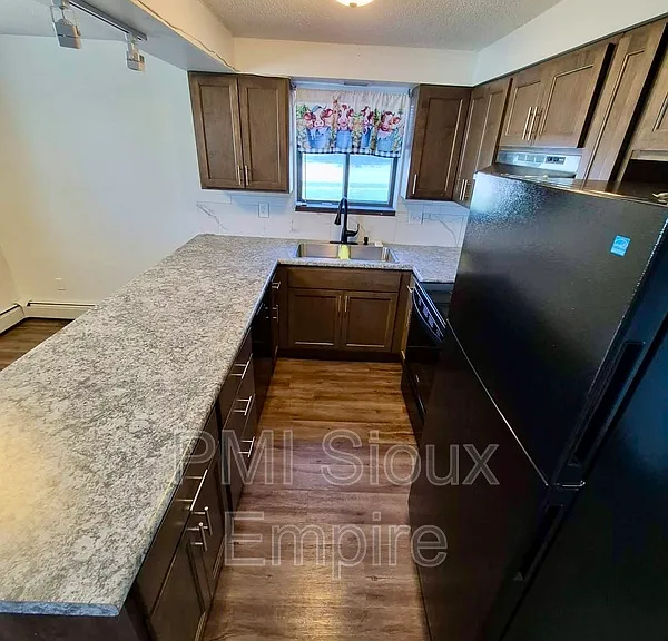 404 E 4th St #2 — Photo 6