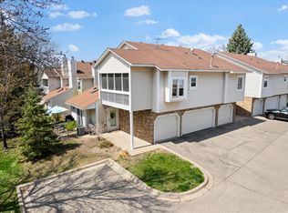 5334 Highpointe Dr, Bloomington, MN 55437