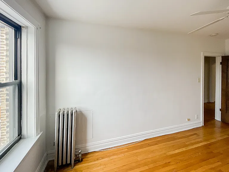 2542 W Summerdale Ave #3R — Photo 8