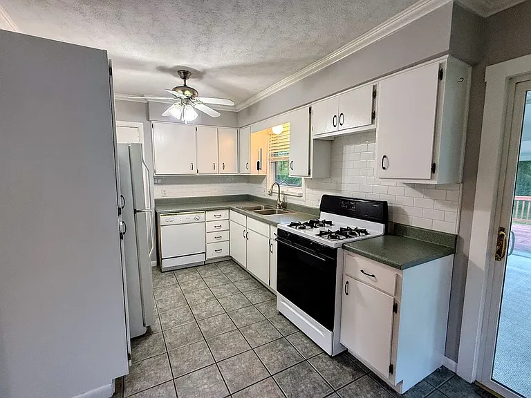 4545 & 4549 Cynthia Dr — Photo 4