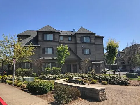 8041 NE Miriam Way — Photo 1