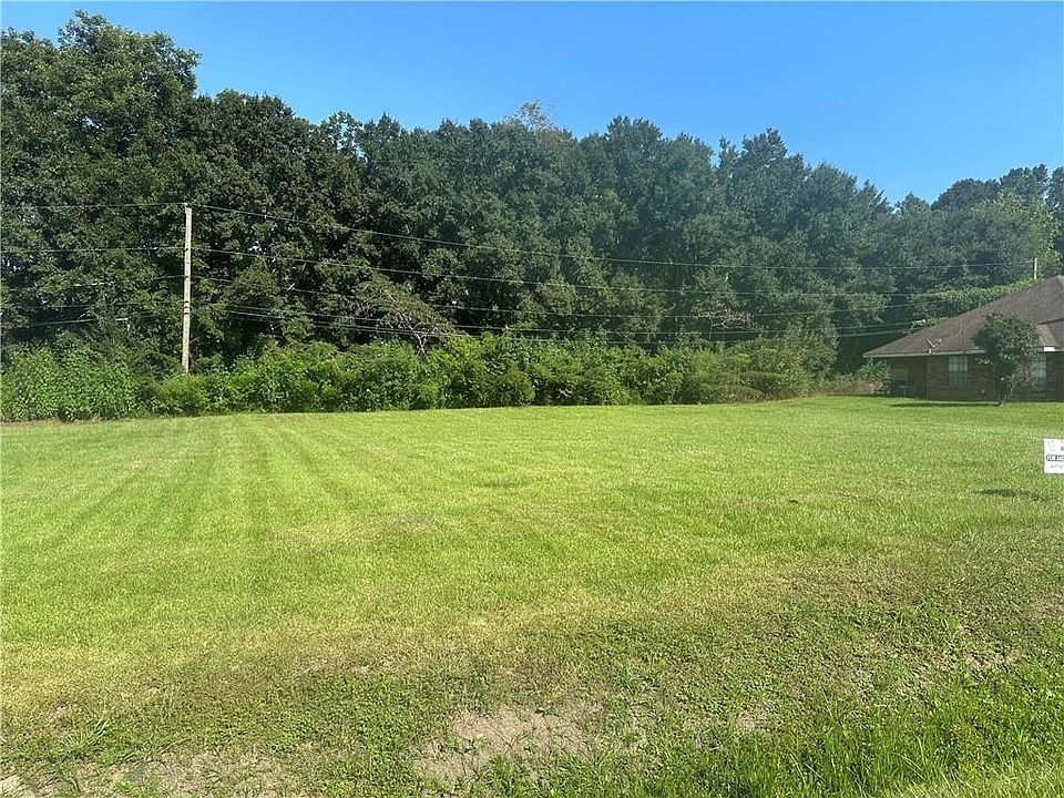 2nd image of 381 Castle Dr
