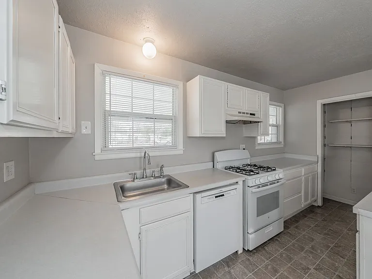5805 Aton Ave — Photo 12