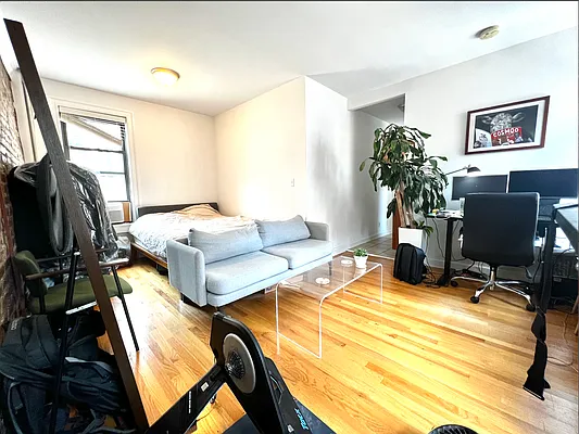 Rented by City Connections Realty | media 2