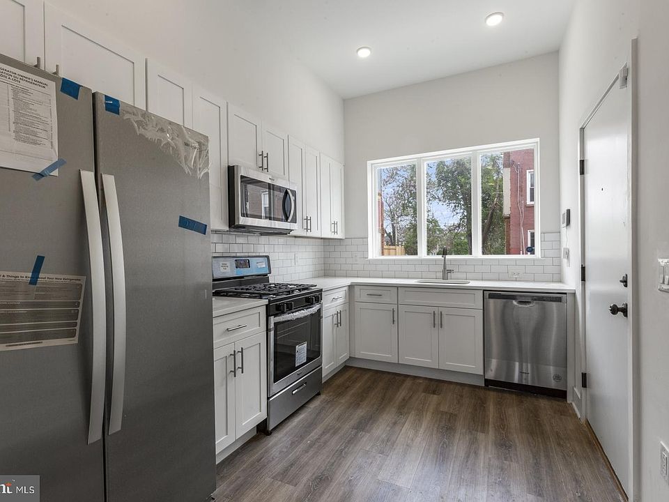1st image of 2418 W Jefferson St #1